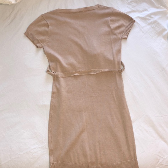 Tan fitted dress - Picture 4 of 4